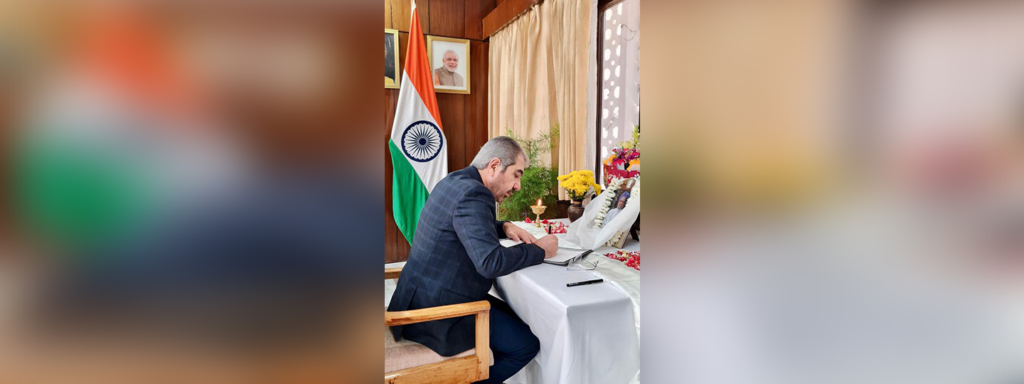  Thank you @MohammadYounus_for visiting the Embassy to sign the condolence book opened in memory of late Dr. Manmohan Singh, former PM of India.