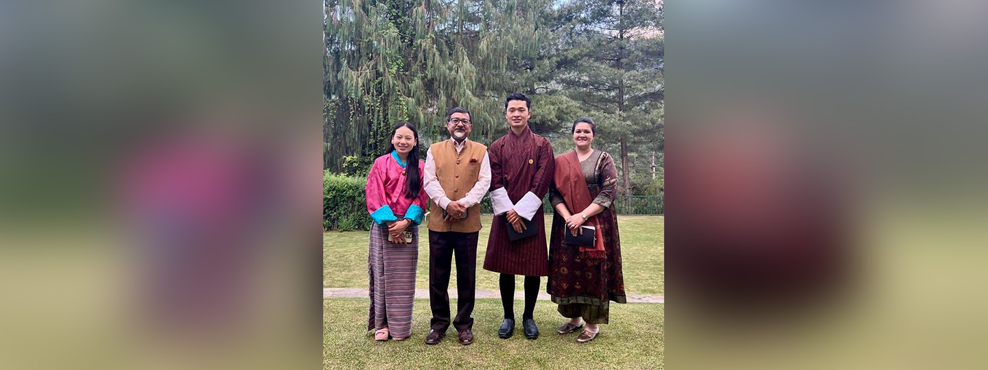  Amb @SudhakarDalela met two Bhutanese diplomats who have returned after completing training @SSIFS_MEA with IFS Officer Trainees of 2023 batch. 