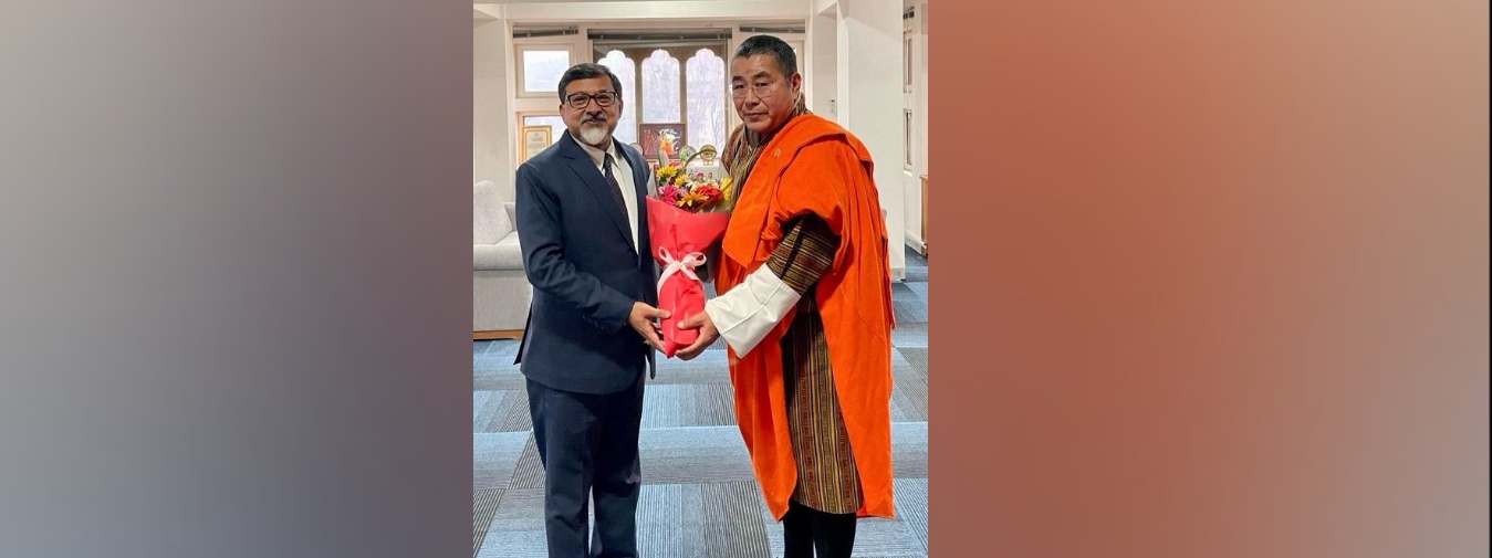  Amb 
@SudhakarDalela
 paid a courtesy call on Hon’ble Lyonpo Tandin Wangchuk, Minister of Health. 

India and Bhutan share an excellent partnership in the health sector. Committed to working with the Ministry of Health to further enhance unique India Bhutan ties of friendship & cooperation.