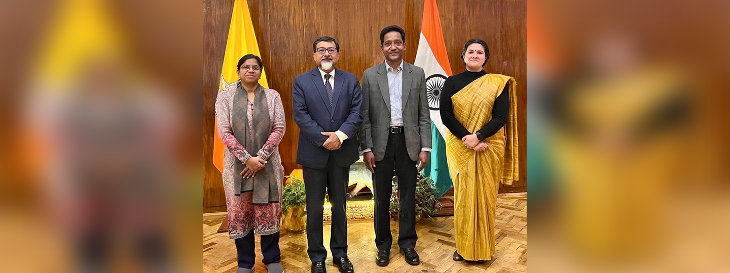  Ambassador  @SudhakarDalela interacted with a delegation from @LBSNAA_Official at India House. A productive exchange on ways to further strengthen India-Bhutan cooperation through sharing experience in public administration and governance, training and capacity building for officials.