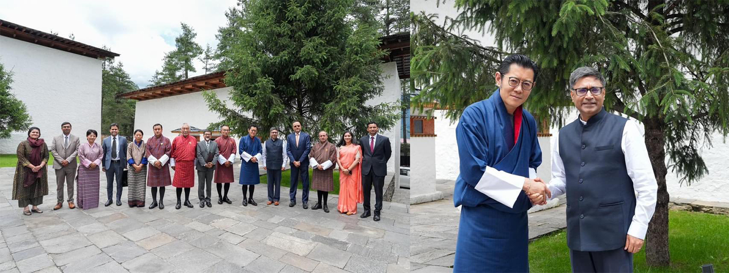  Foreign Secretary 
@VikramMisri
 received an audience with His Majesty the King of Bhutan. 

A privilege to benefit from His Majesty’s guidance on ways to further strengthen unique ties of friendship and cooperation.

@MEAIndia
 
@SudhakarDalela
 
@IndianDiplomacy