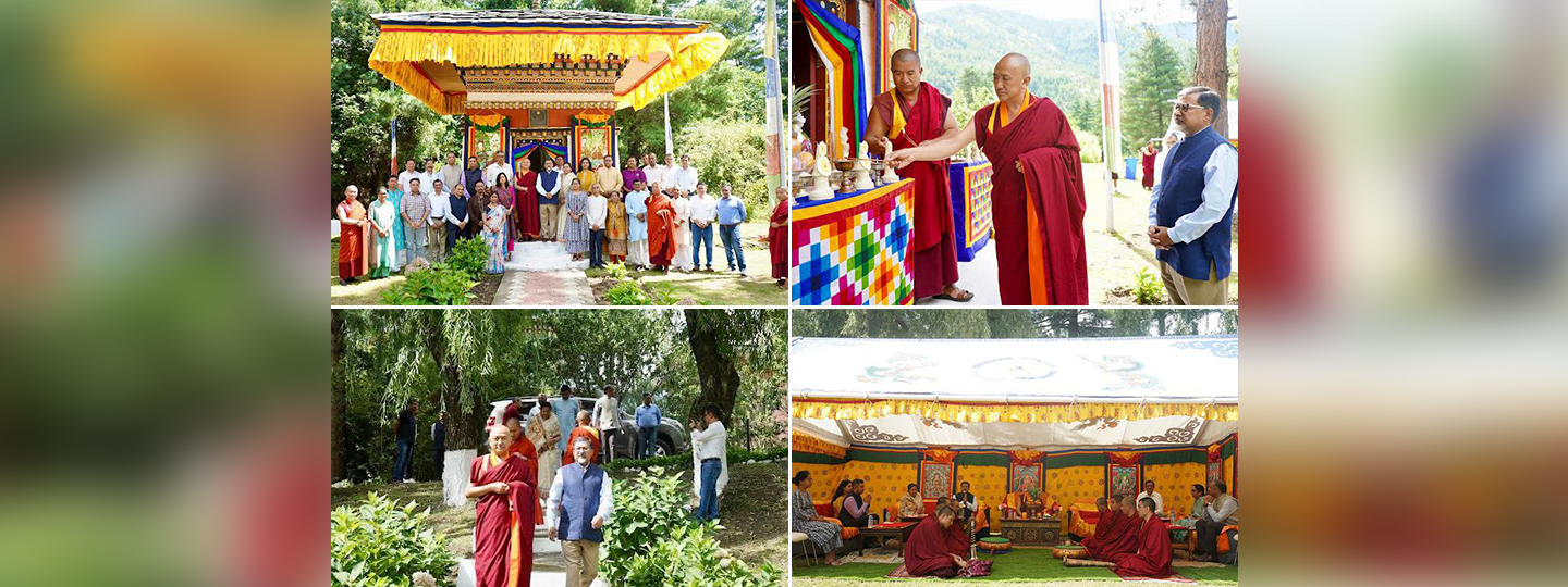  Amb 
@SudhakarDalela
 led the Embassy team & Indian community members in Bhutan in offering prayers on the auspicious occasion of Ashadha Purnima at the India House Chukhor Mani, along with His Eminence Lopen Sangay Dorji & monks from the Central Monastic Body of Bhutan.

@MEAIndia