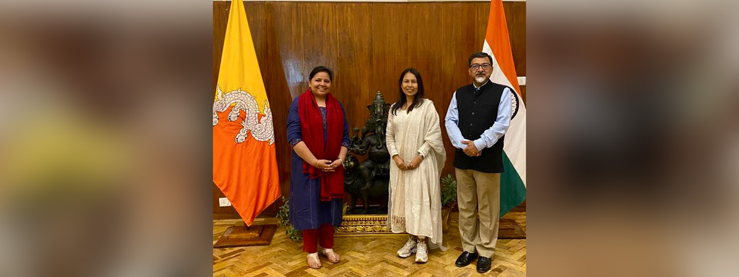  A fascinating conversation with Ms. Rima Das, acclaimed film director-producer from Assam, who is attending Beskop Tshechu Film Festival in Thimphu, on ways to strengthen Bhutan India cooperation in creative sector including films. Appreciate your valuable insights @rimadasFilms!